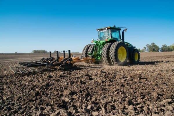 Tractor op het land